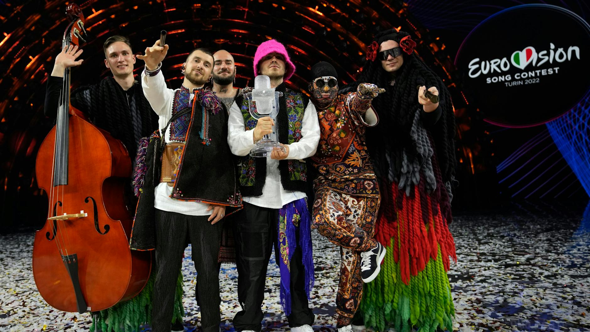 Das Kalush Orchestra aus der Ukraine jubelt über den Gewinn des Eurovision Song Contest (ESC).