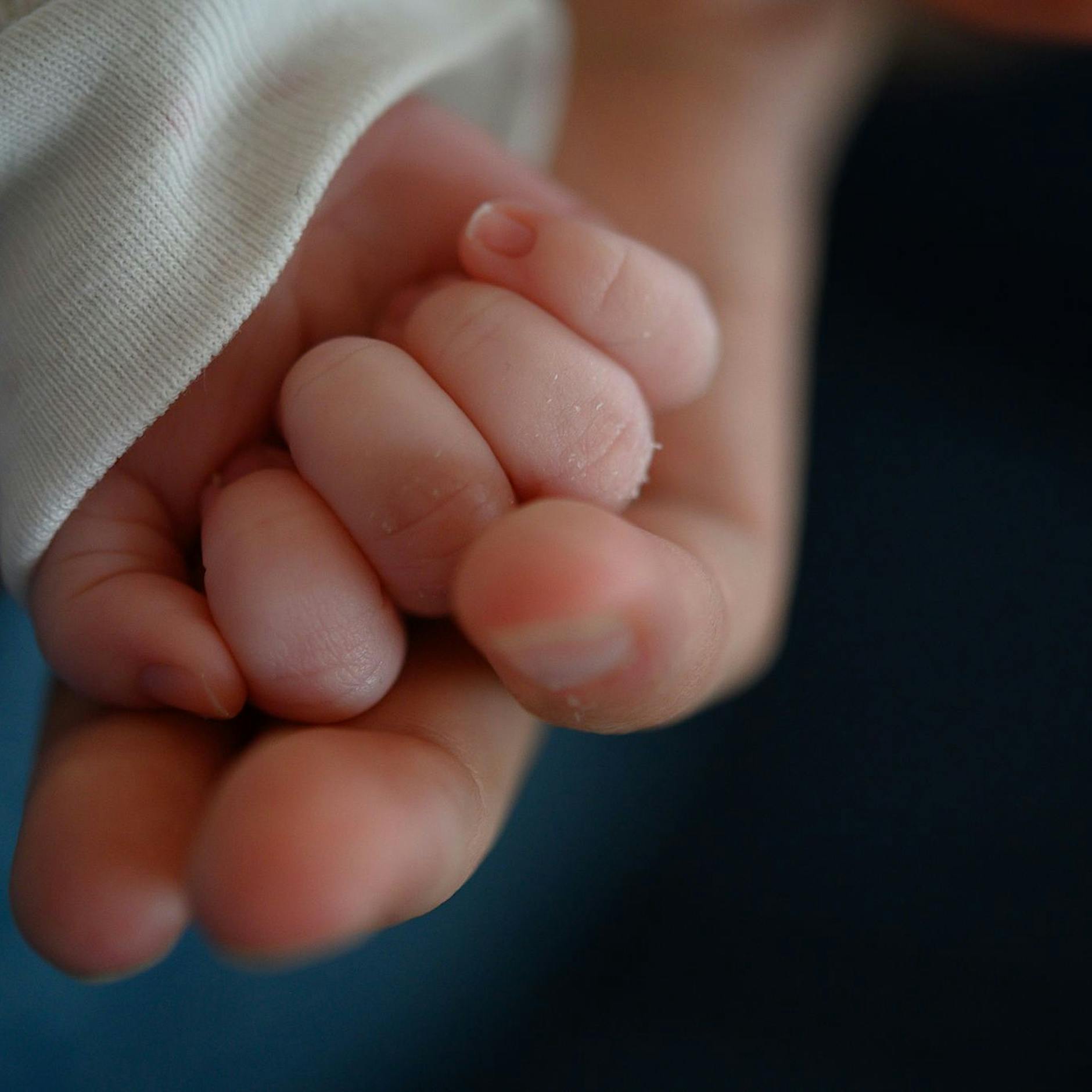 Berlin: Eltern warten monatelang auf Geburtsurkunde