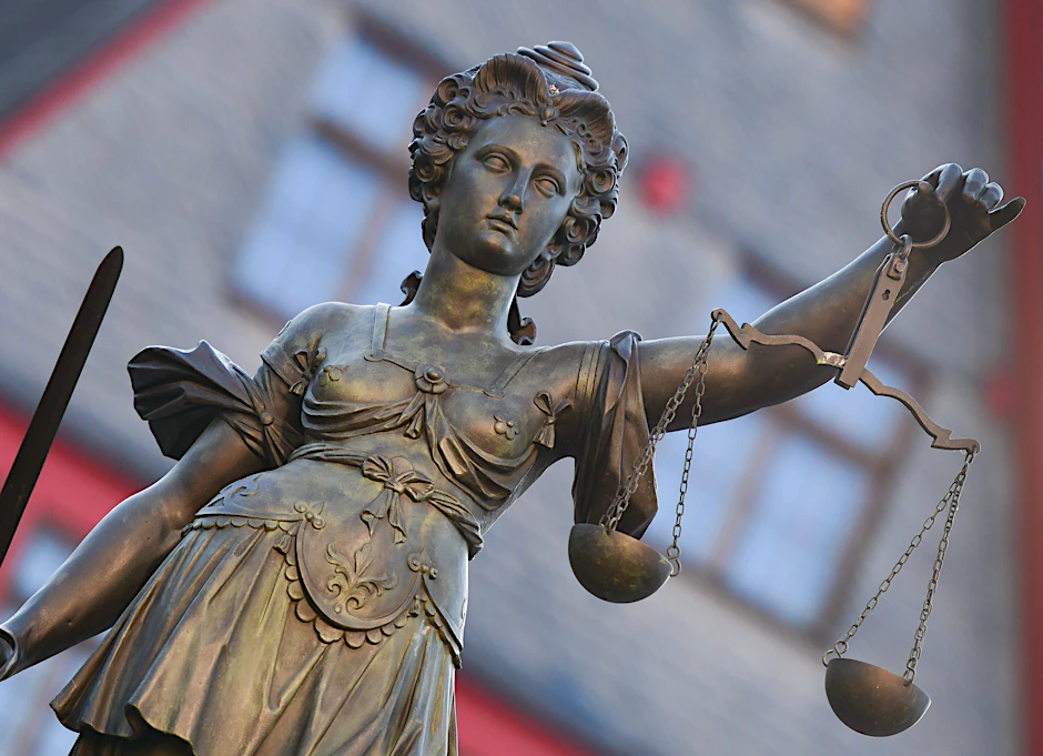 Urteil des Landgerichts Ellwangen: Die Justitia ist die Göttin der Gerechtigkeit. Eigentlich sollte sie blind sein.