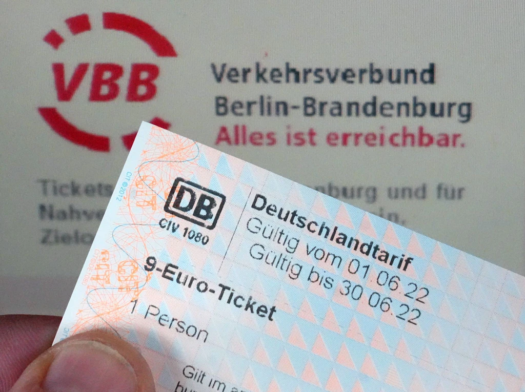 Update zum 9-Euro-Ticket: Für diese 600.000 Berliner gibt es den Deutschland-Fahrschein komplett gratis, viele bekommen sogar Geld zurück!