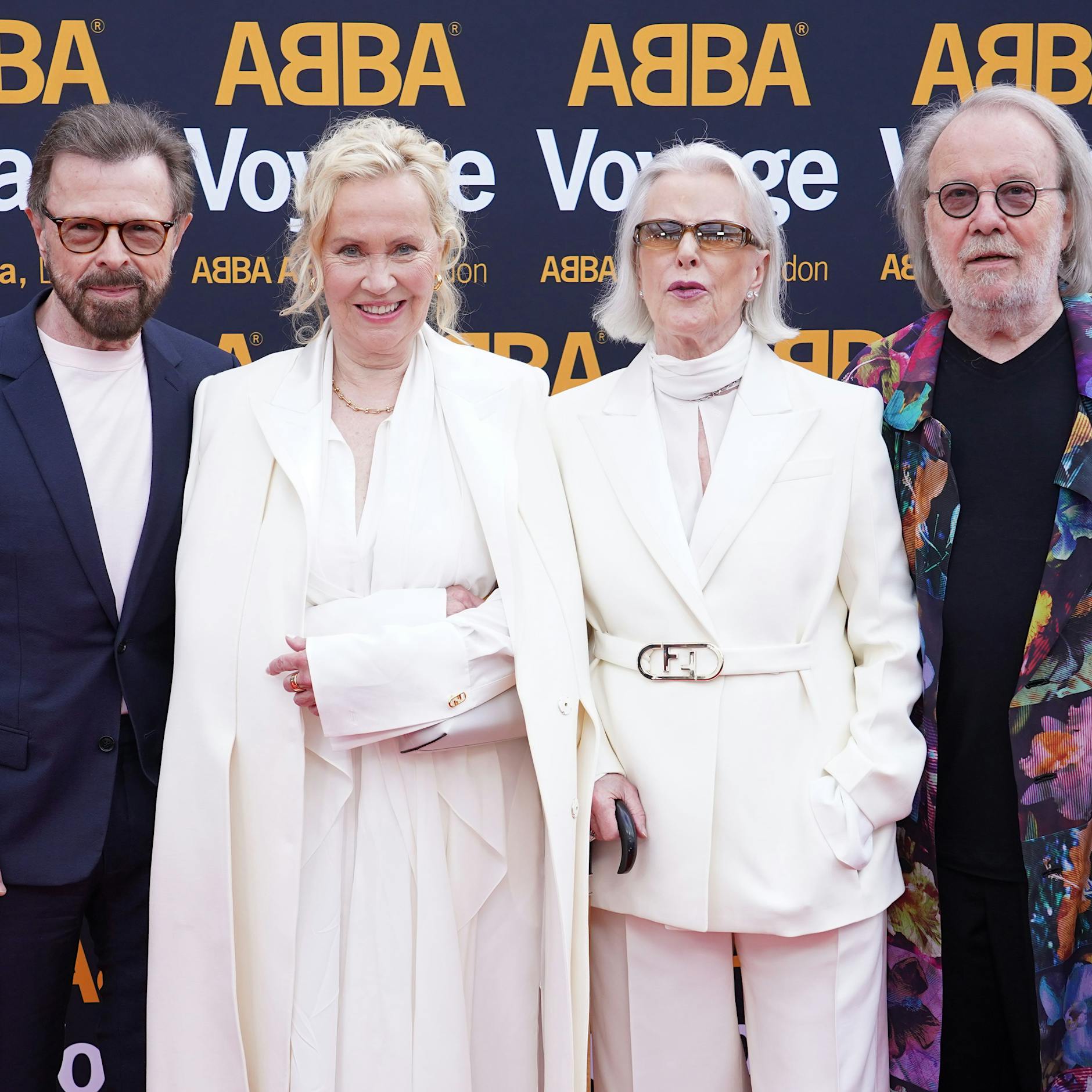 Mit allen vier Stars der Band Abba: Fans jubeln bei der Premiere von „Abba Voyage“ in London