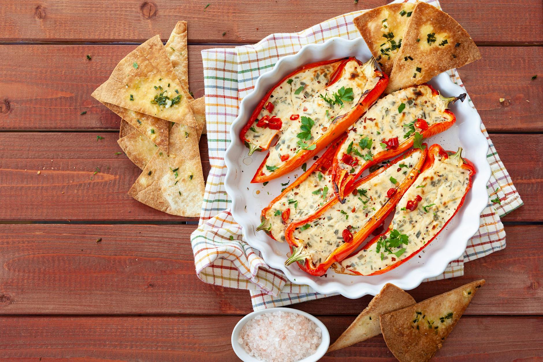 Lecker-leichtes Sommergericht: Gefüllte Paprika mit Feta, Joghurt und Reis – hier das köstliche Rezept