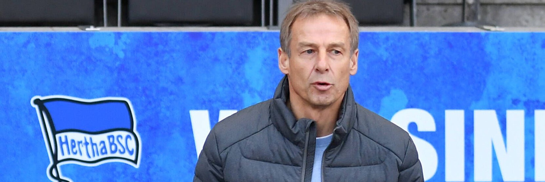 Ex-Trainer Jürgen Klinsmann (57) meldete sich erstmals nach seinem Rücktritt bei Hertha BSC zu Wort und mahnt den Klub zur Vorsicht.