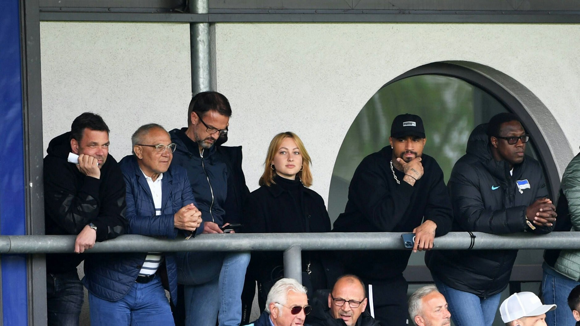 Im Halbfinale der B-Junioren am 1. Mai schauten Cheftrainer Felix Magath, Manager Fredi Bobic und Mittelfeldmann Prince Boateng dem Nachwuchs zu.