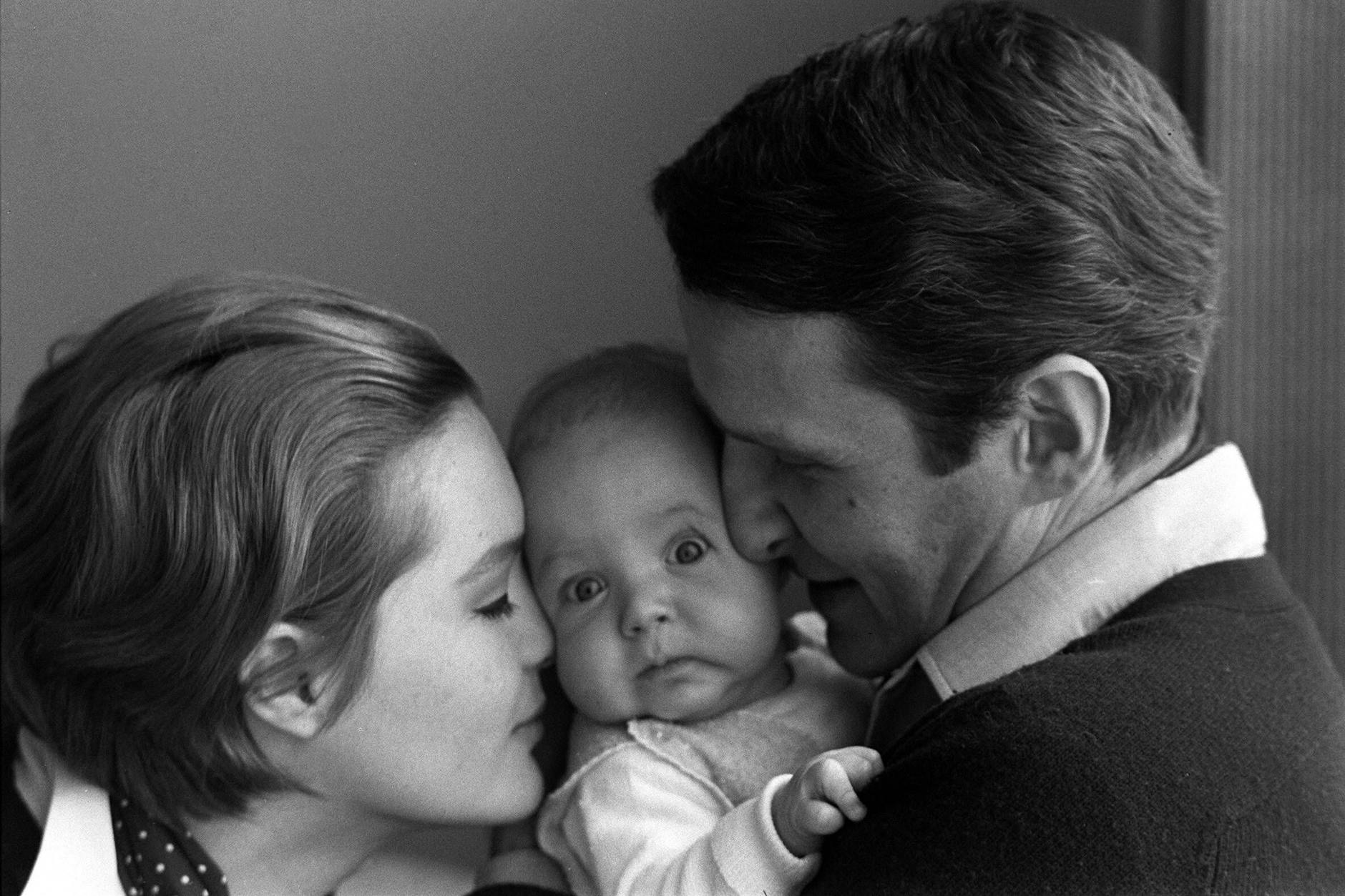 Trautes Heim, Glück allein: Im Grunewald genoss Schneider die Zeit mit ihrem Mann Harry Meyen und David.