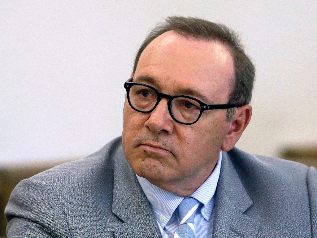Nach brutalem Karriere-Absturz: Kevin Spacey in Großbritannien wegen sexueller Übergriffe angeklagt