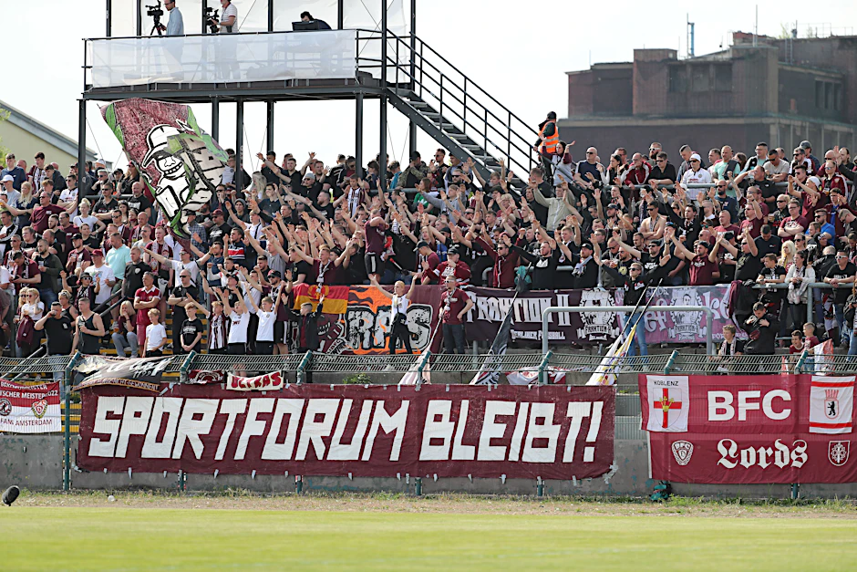 Es ist angerichtet für den großen Tag: Die Fans rennen dem BFC Dynamo für Tickets gegen Oldenburg die Bude ein.