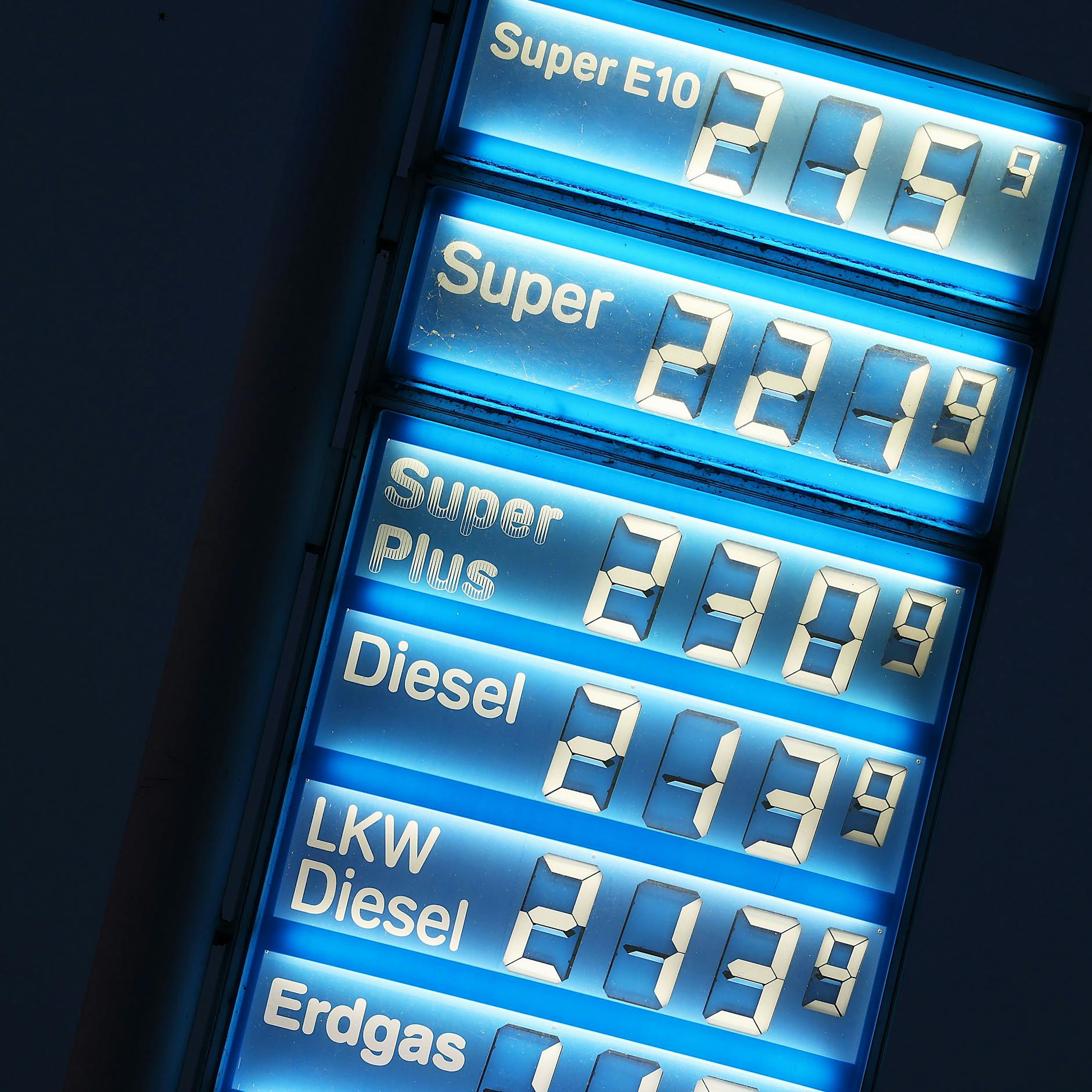 Experte rechnet vor: Das müssten Benzin und Diesel tatsächlich kosten – in DIESEM Land kostet der Liter nur zwei Cent!