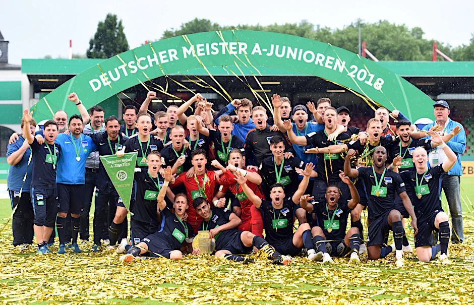 2018 gewann Hertha BSC erstmals die Deutsche Meisterschaft der A-Junioren. Am Sonntag könnte es zum zweiten Mal klappen – während der Mitgliederversammlung.