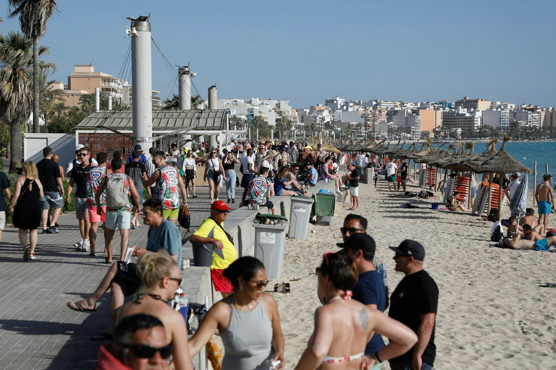 Auf Mallorca sind zwei Deutsche wegen des Vorwurfs der Vergewaltigung festgenommen worden.