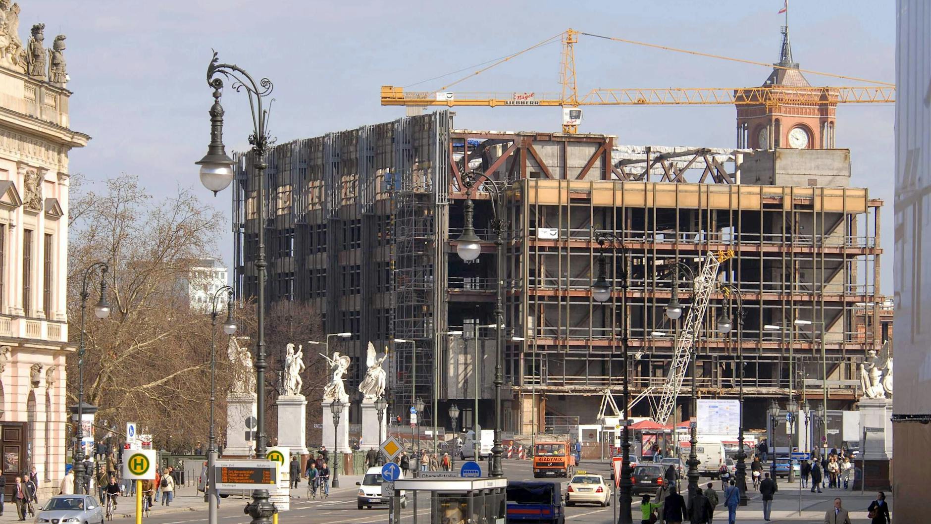 Die Baustelle Palast der Republik in Berlin am 15.03.2007: Rückbau, Abriss, Ruine.