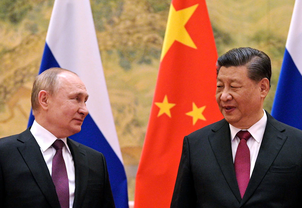 Chinas Staatschef  Xi Jinping bei einem Treffen mit Russlands Präsident Wladimir Putin.