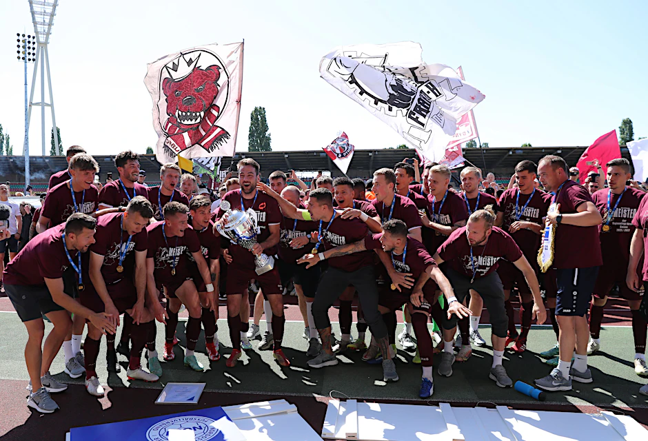 Die Spieler des BFC Dynamo haben mehr als 30 Jahre nach der Wende in der Relegation gegen Oldenburg die Chance, endlich in den Profifußball vorzustoßen.
