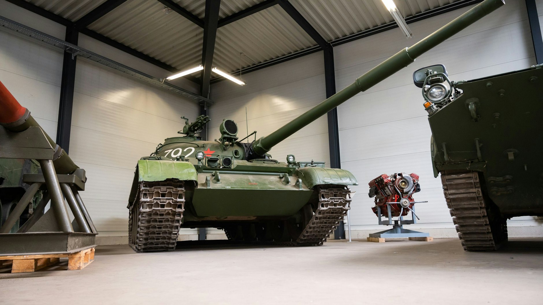 Ein russischer Kampfpanzer vom Typ T-62. Die russische Armee greift nach Ansicht britischer Regierungsexperten inzwischen auf veraltetes Gerät zurück.