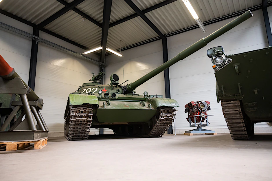 Ein russischer Kampfpanzer vom Typ T-62. Die russische Armee greift nach Ansicht britischer Regierungsexperten inzwischen auf veraltetes Gerät zurück.