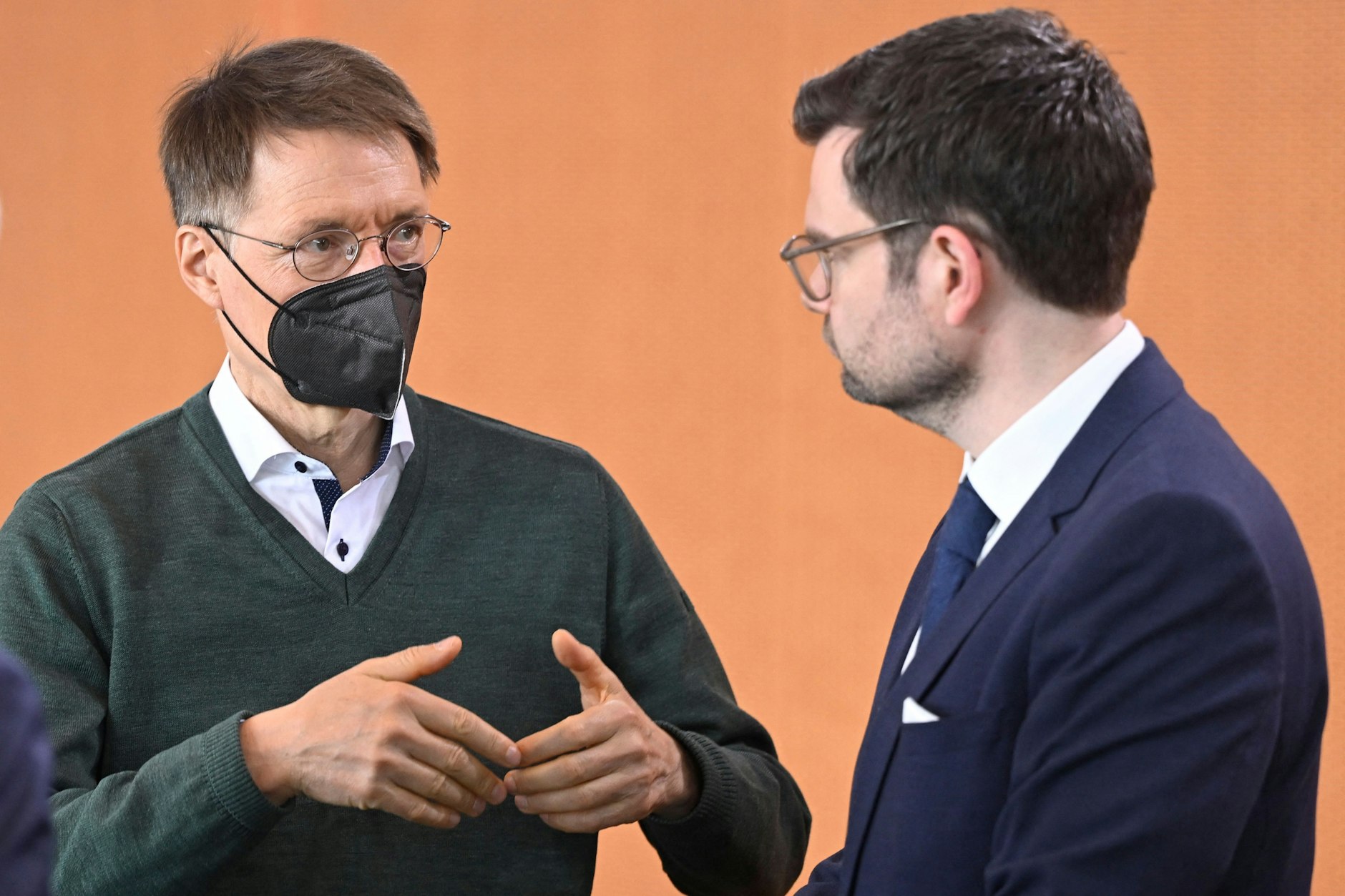 SPD-Gesundheitsminister Karl Lauterbach (L) mit FDP-Justizminister Marco Buschmann