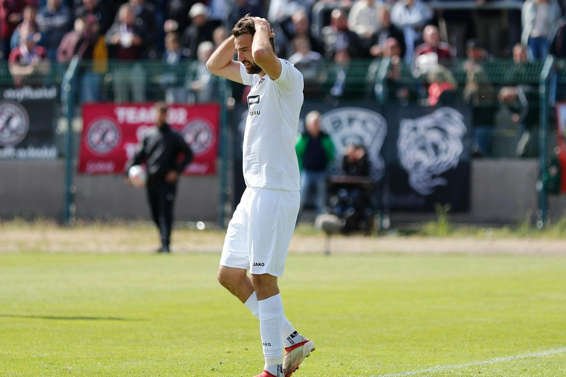 BFC-Stürmer Christian Beck schlägt die Hände über dem Kopf zusammen. Dicke Chance vergeben. Das war nicht der Tag der Dynamos beim 0:2 gegen Oldenburg.