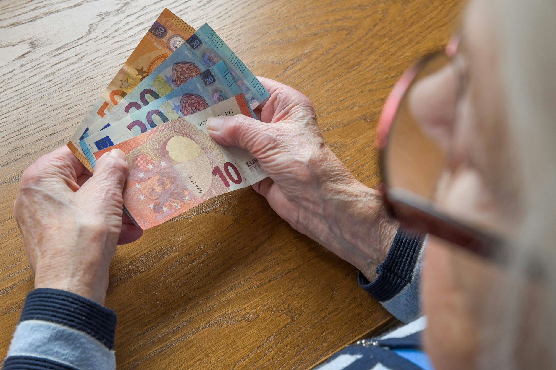 Bei vielen Rentnern reicht das Geld nicht zum Leben. Der Verein Ein Herz für Rentner hilft deshalb vielen Seniorinnen und Senioren.