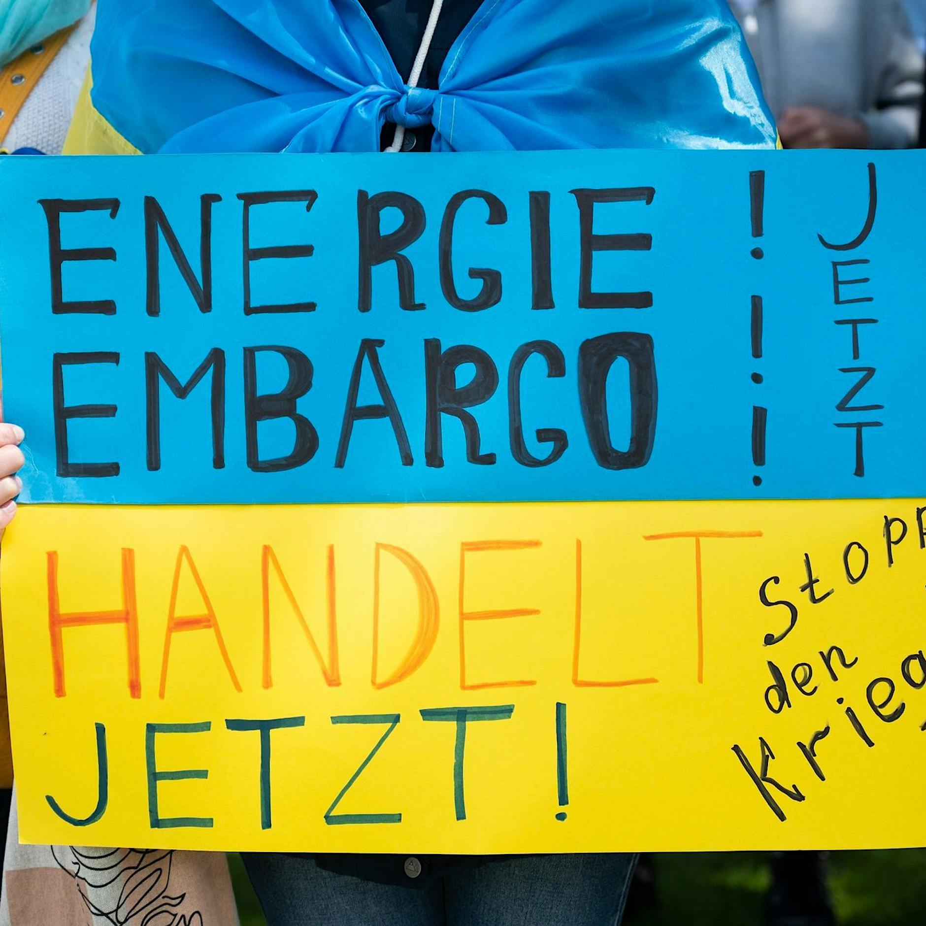 Rund 400 Menschen demonstrieren in Berlin für EU-Beitritt der Ukraine