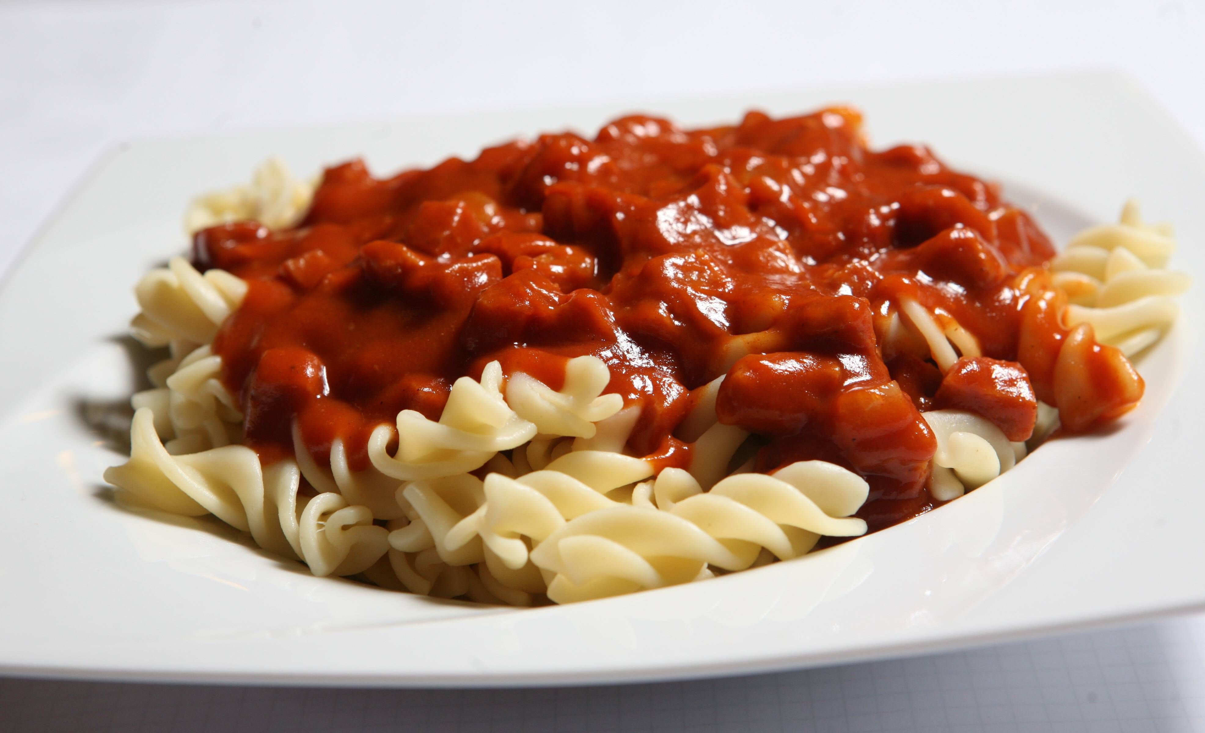 Simpel und lecker: Rezept für Tomatensoße wie in der DDR-Schulküche! Dieser Geschmack weckt Erinnerungen …