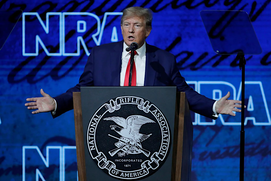 Ex-Präsident Donald Trump hat sich auf der Jahrestagung der NRA für mehr Waffen an Schulen ausgesprochen.