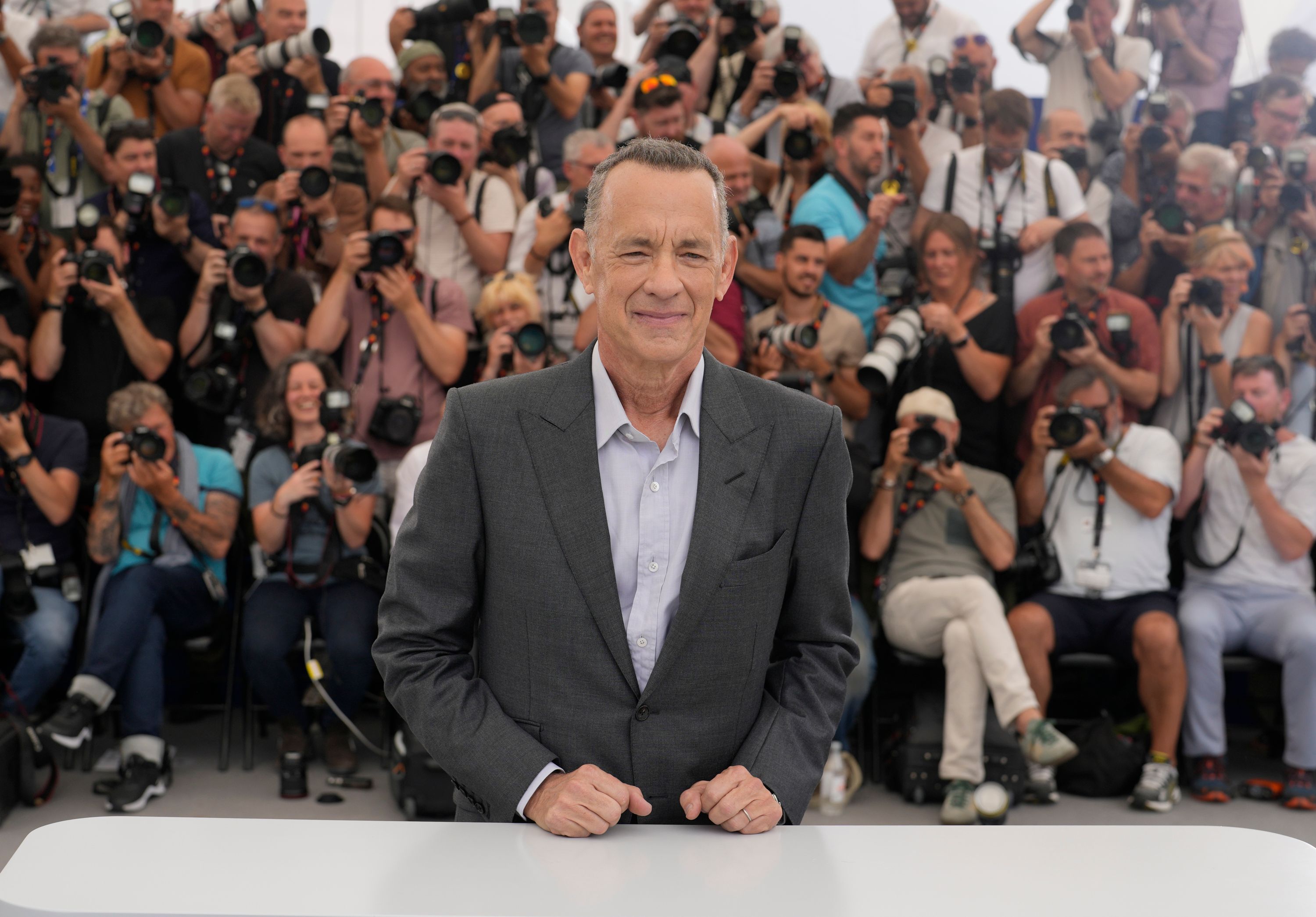 Tom Hanks: Jetzt Wird Er Vom Nettesten Typen In Hollywood Zu Einem ...