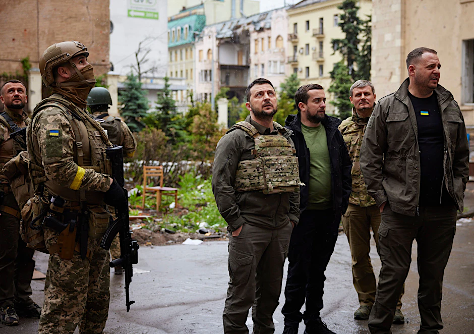 Präsident Wolodymyr Selenskyj besuchte am Sonntag die Stadt Charkiw.&nbsp;Es war sein erster Besuch im Osten der Ukraine seit Kriegsbeginn.