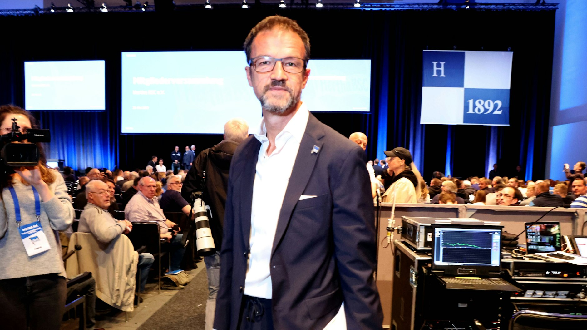 Sportchef Fredi Bobic ging mit sich selbst, aber auch mit den von ihm vorgefundenen Strukturen bei Hertha BSC hart in die Kritik.