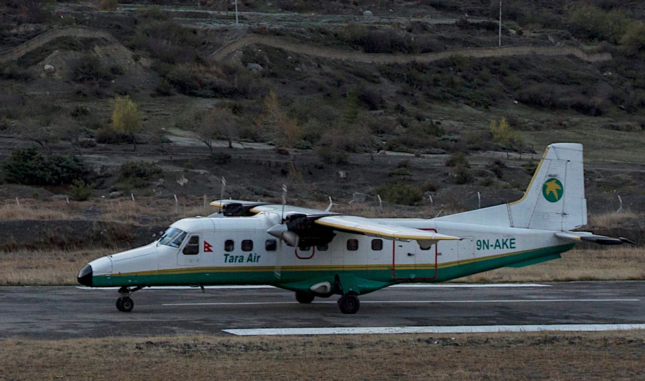 Die Trümmer des Fliegers liegen im Himalaya. 22 Menschen sollen an Bord gewesen sein.