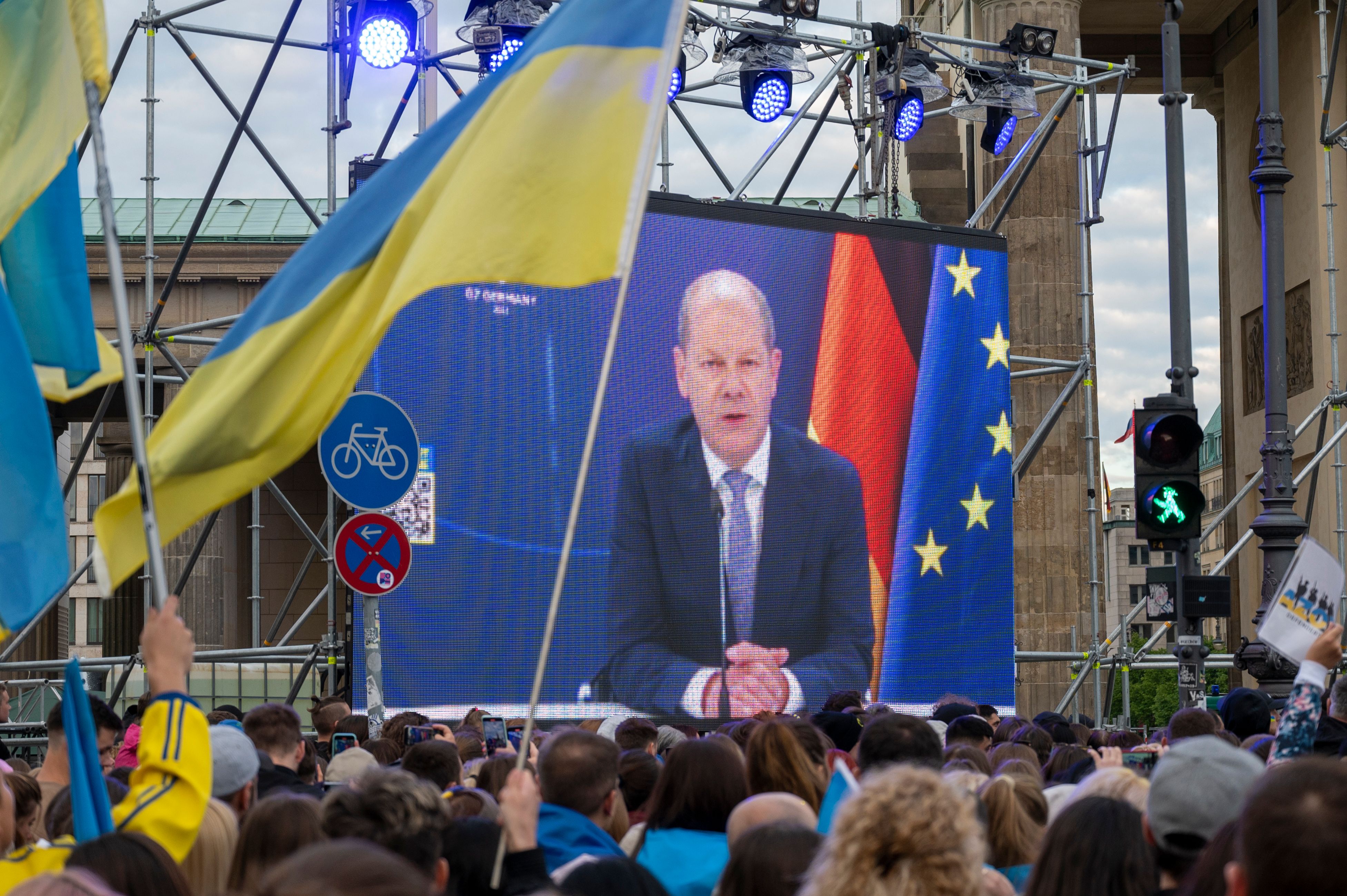 Scholz sichert Ukraine weitere Unterstützung zu