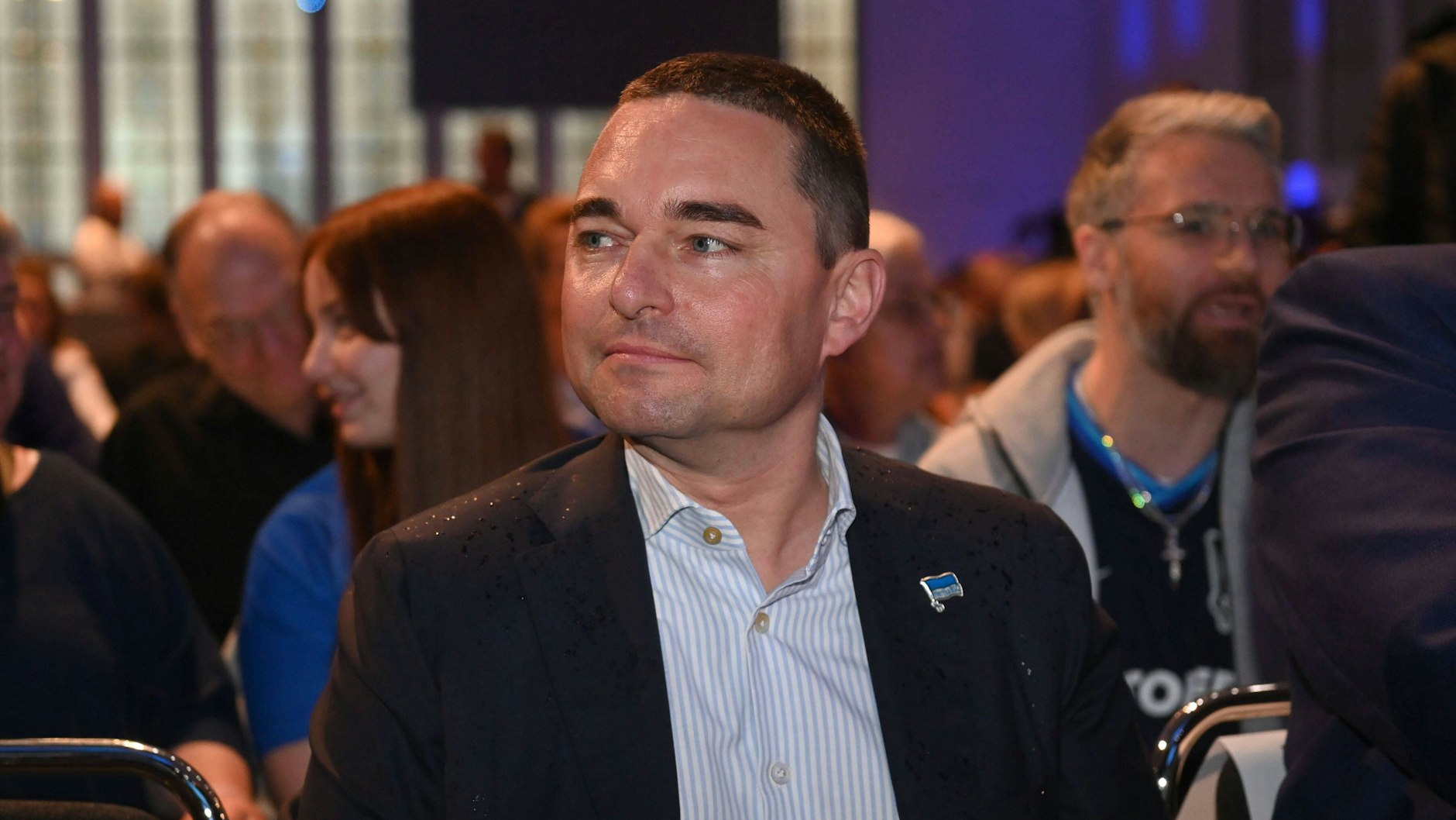 Hertha-Investor Lars Windhorst redete erstmals direkt zu den Mitgliedern und erntete dafür neben den erwartbaren Pfiffen bemerkenswert viel Applaus.