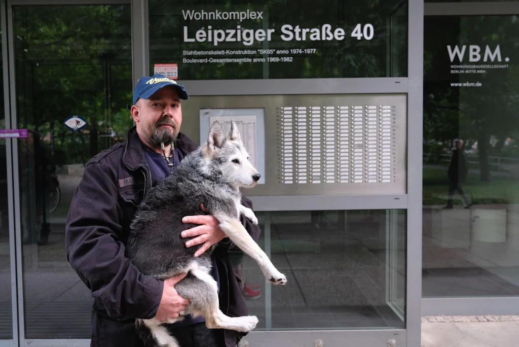 Wasserfall im Hochhaus: Über 300 Menschen müssen auf unbestimmte Zeit aus ihren Wohnungen raus