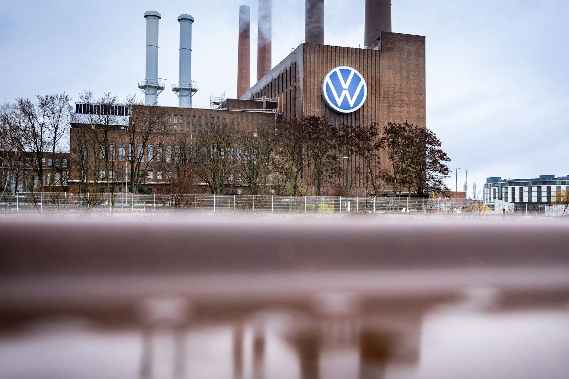 Der Volkswagen-Konzern muss sich nun mit den Vorwürfen der Sklaverei auseinandersetzen.