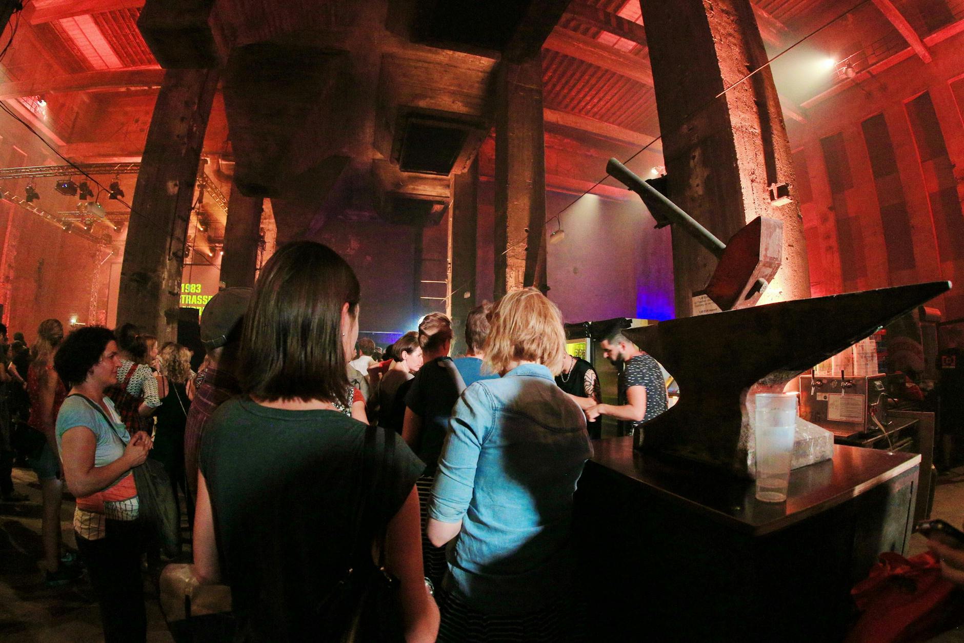 Berlins bekannter Club: das Berghain von innen. Hier soll Alison Lewis mit einer Spritze attackiert worden sein.