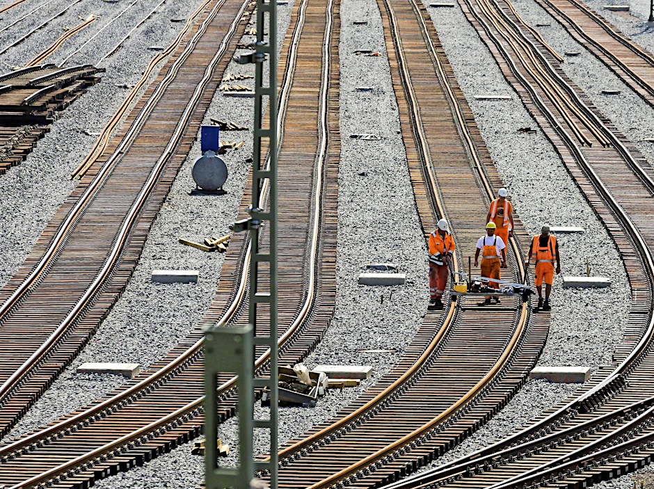 Die Bahn will den Bahnverkehr deutlich ausbauen, dabei aber auch den Sanierungsstau im Netz bekämpfen (Symbolbild).