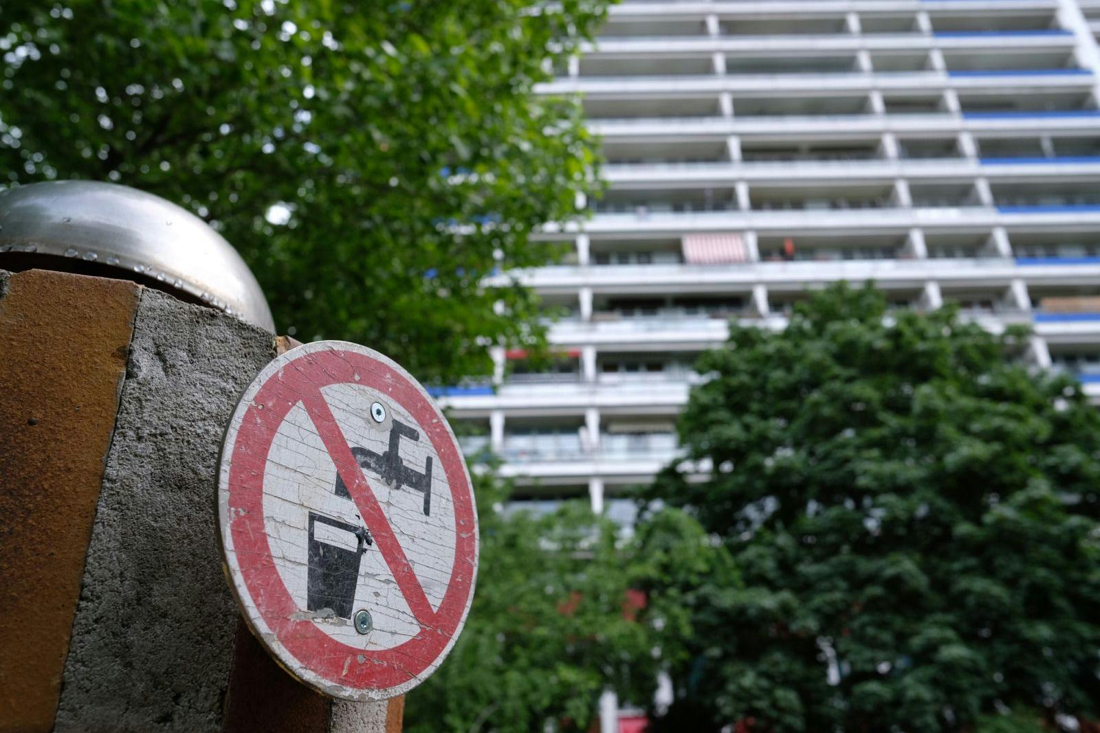 Das 22stöckige Hochhaus Leipziger Straße 40 bleibt etwa zwei Wochen lang gesperrt.