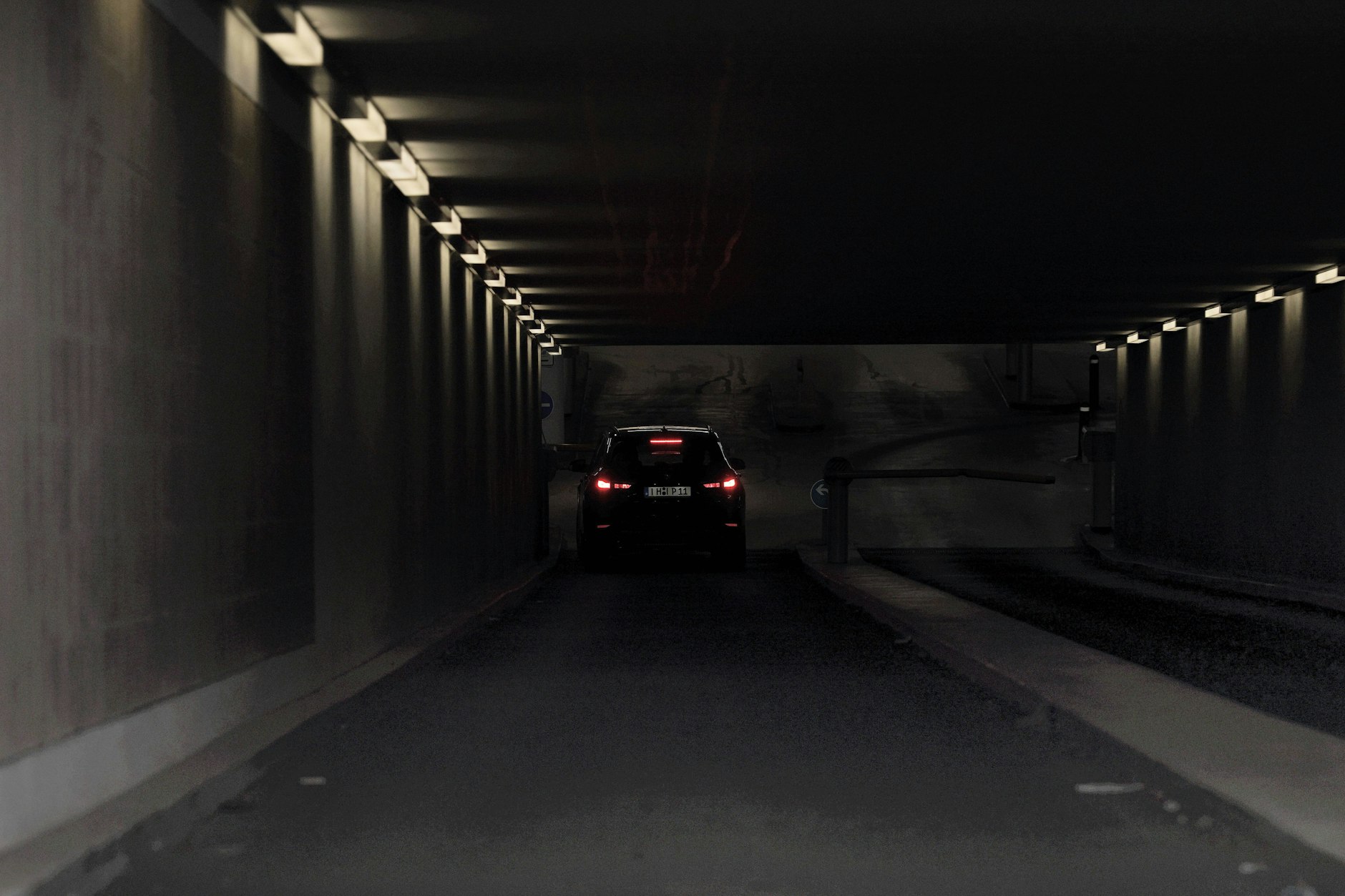 In einer Tiefgarage im Grunewald wurde ein Rentner überfallen. (Symbolfoto)