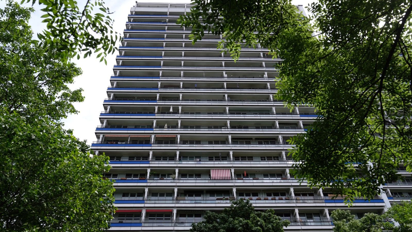 Nach dem Rohrbruch ist das gesamte Hochhaus an der Leipziger Straße vorübergehend unbewohnbar.
