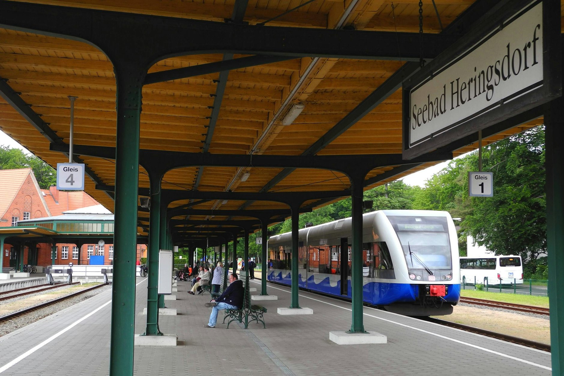 Auch die Usedomer Bäderbahn, die im Seebad Heringsdorf hält, kann mit dem Neun-Euro-Ticket befahren werden.