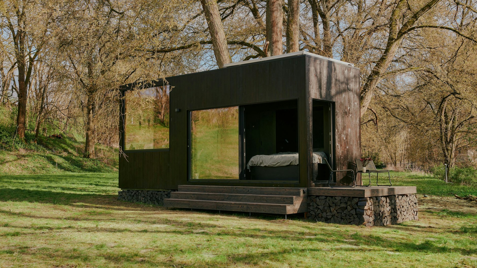 Nachts allein im Wald: Der Anbieter Raus ist für seine überaus abgelegenen Tiny Houses bekannt.