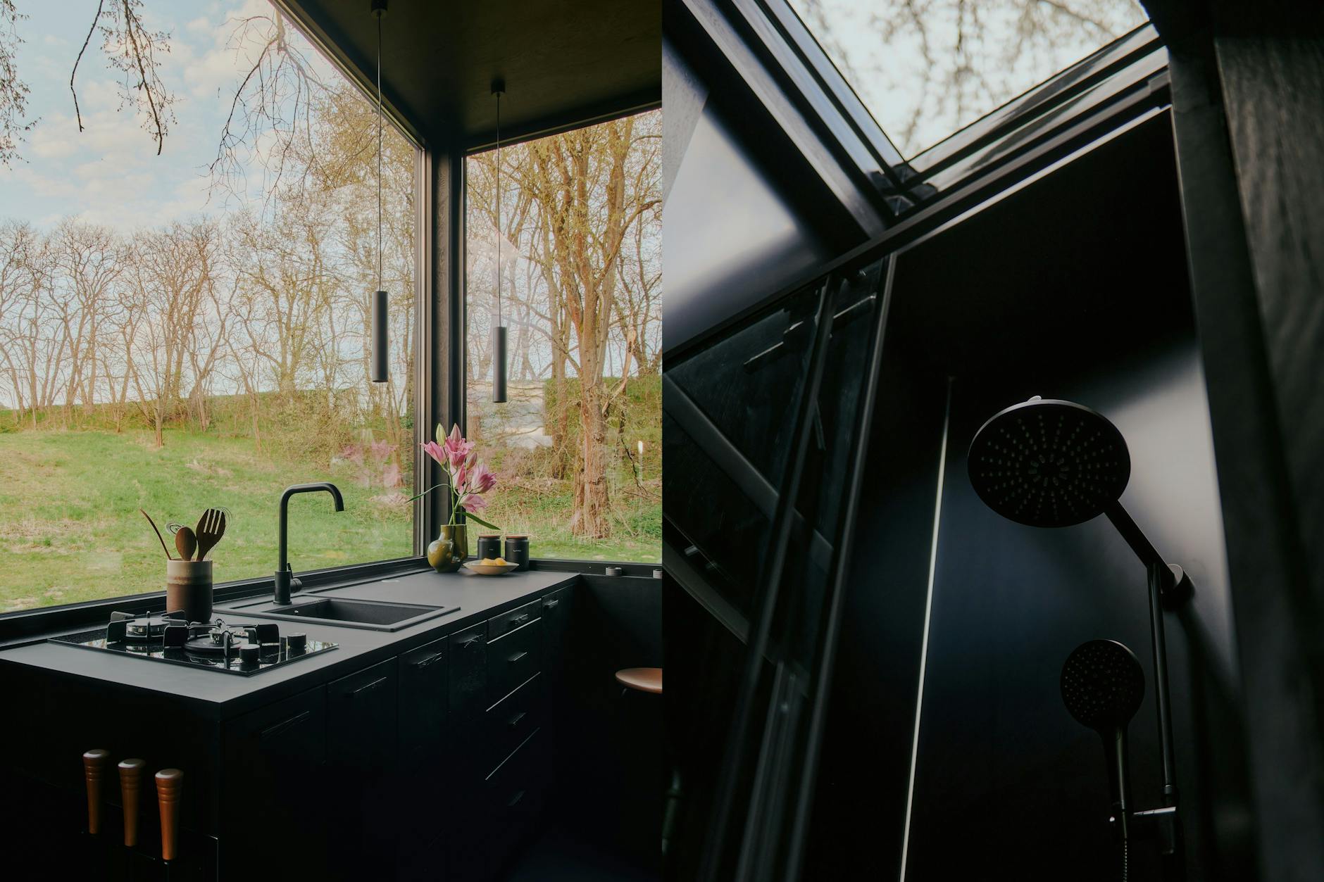 Das Außen als Teil des Inneren: Durch große Panorama- und Dachfenster wird die Natur zum Interior-Element.