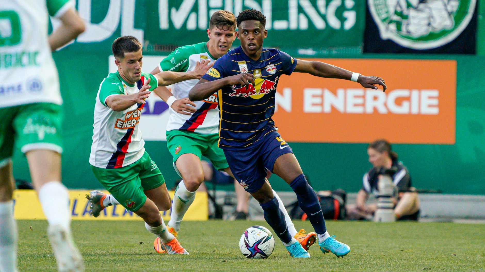 Stürmer Junior Adamu (20) von RB Salzburg soll bei Hertha BSC auf der Liste stehen.