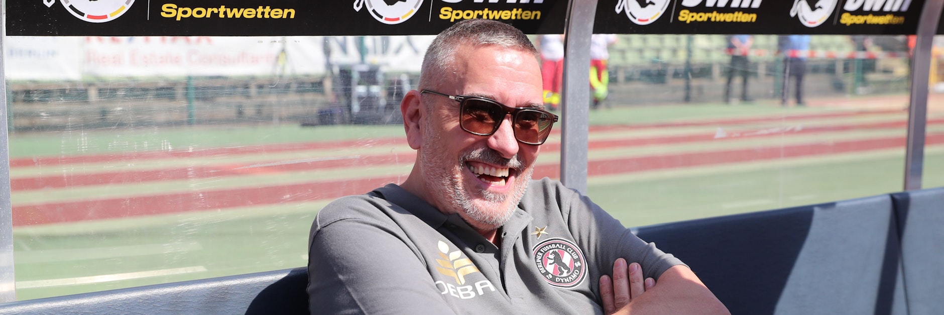 BFC-Boss Peter Meyer hat gut lachen. Der Wirtschaftsratsvorsitzende der Dynamos und seine Mitstreiter haben das Geld für die benötigte Bankbürgschaft zusammen.