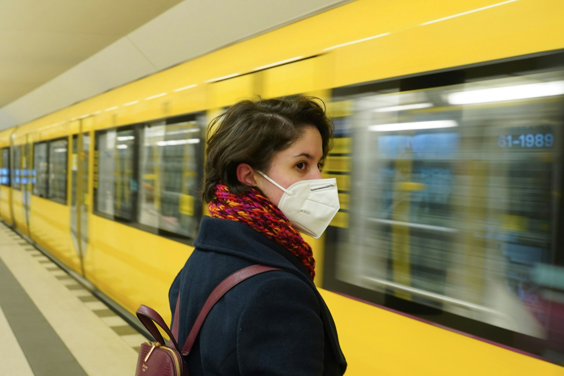Die Maskenpflicht gilt in Berlin und Brandenburg auch weiterhin für Busse und Bahnen.