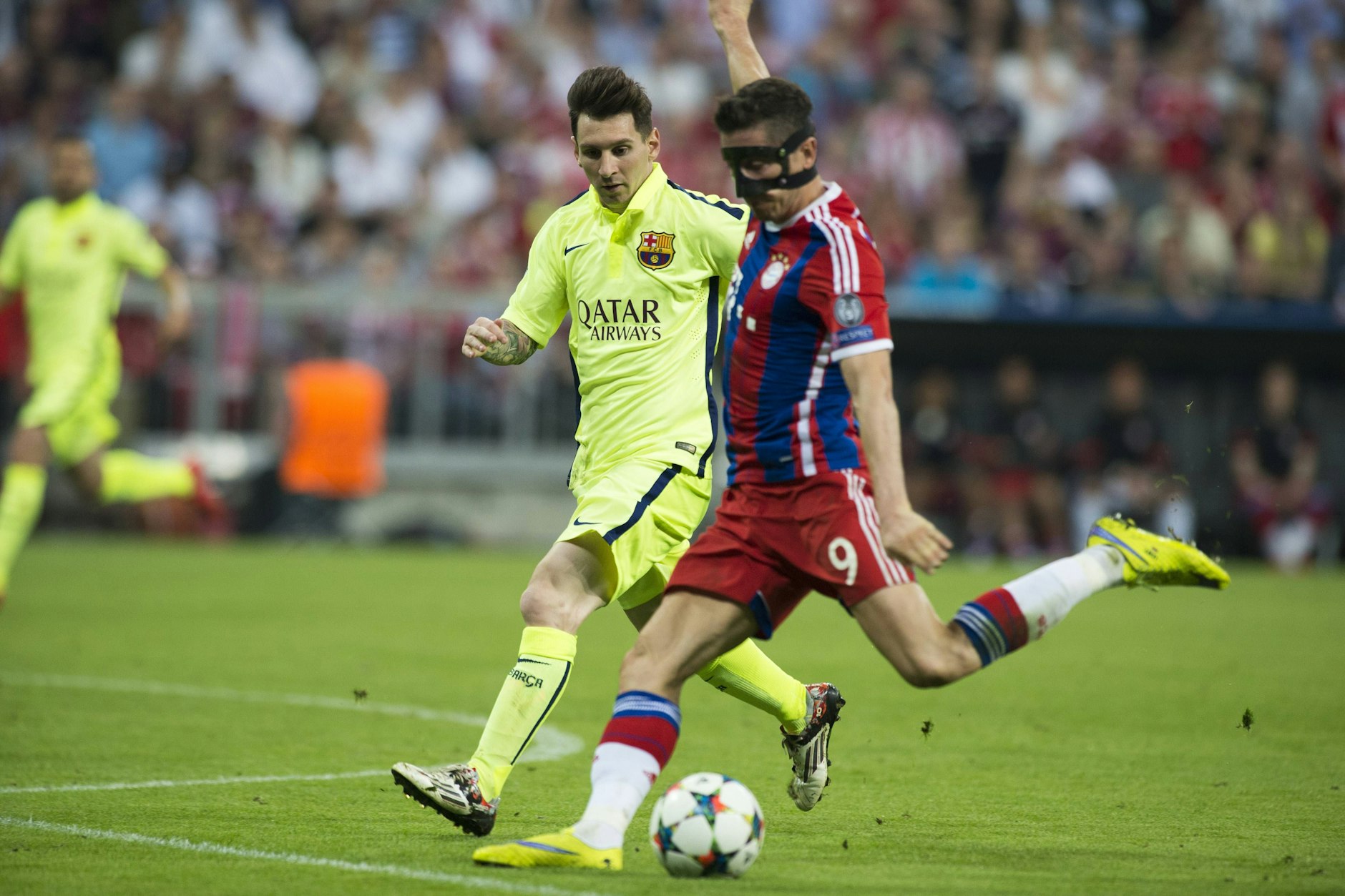 Robert Lewandowski und Lionel Messi spielten so häufig gegeneinander (hier ein Duell von 2015) wie sei einer Meinung sind: Kaum.