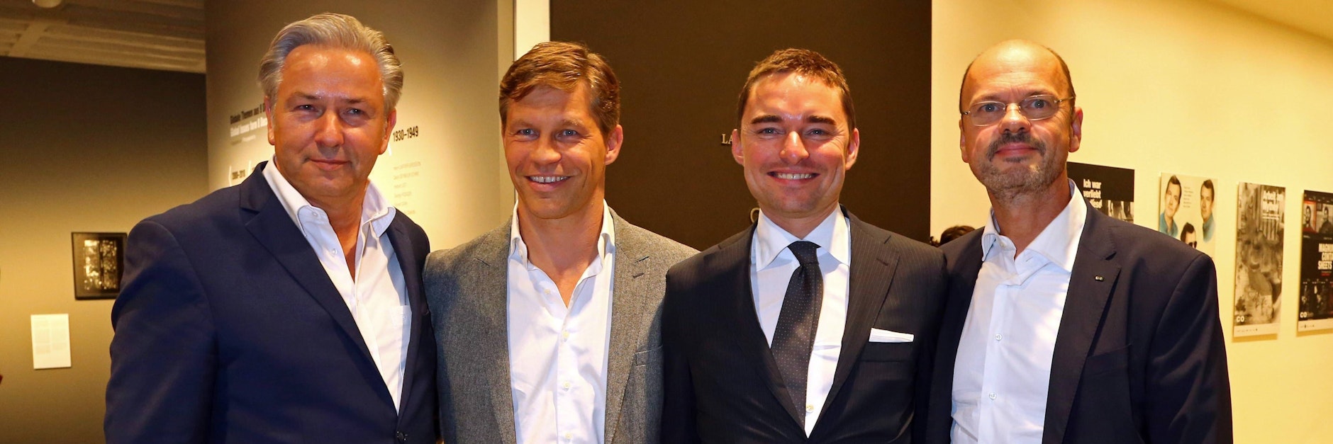 Klaus Wowereit (l.) ist seit 2004 Hertha-Mitglied. Berlins ehemals Regierender Bürgermeister, hier mit Investor Lars Windhorst (2.v.r.) vor dessen Hertha-Einstieg, wäre ein perfekter Präsident.