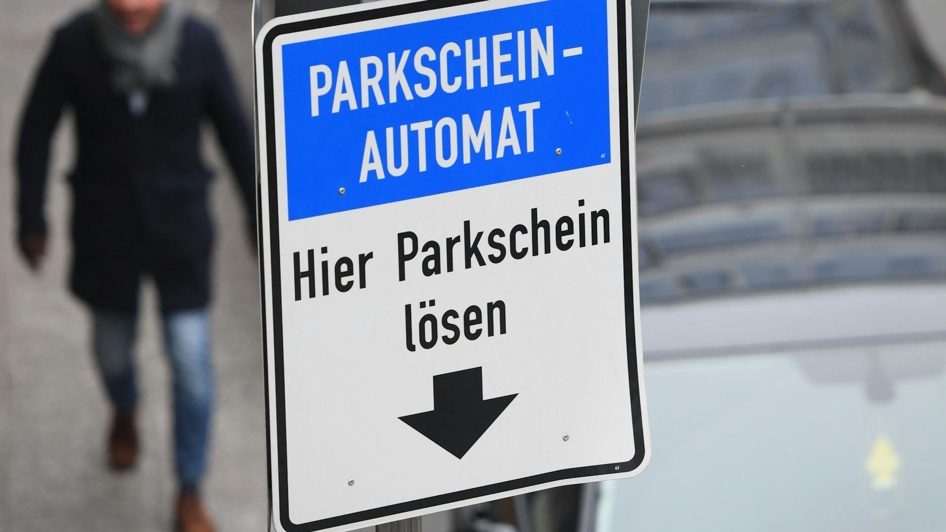 Bald soll es in Berlin Charlottenburg-Wilmersdorf keine kostenlosen Parkplätze mehr geben (Symbolbild).