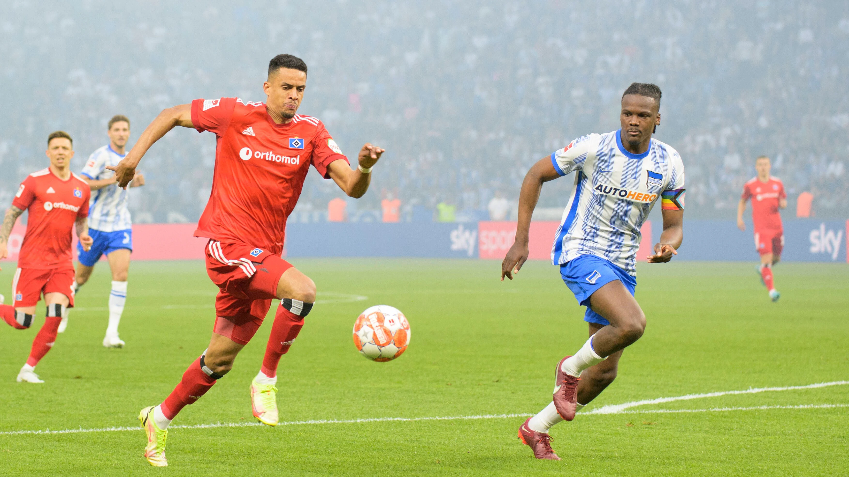 HSV-Stürmer Robert Glatzel, hier im Relegations-Duell gegen Hertha BSC, soll auf dem Radar des 1. FC Union sein.