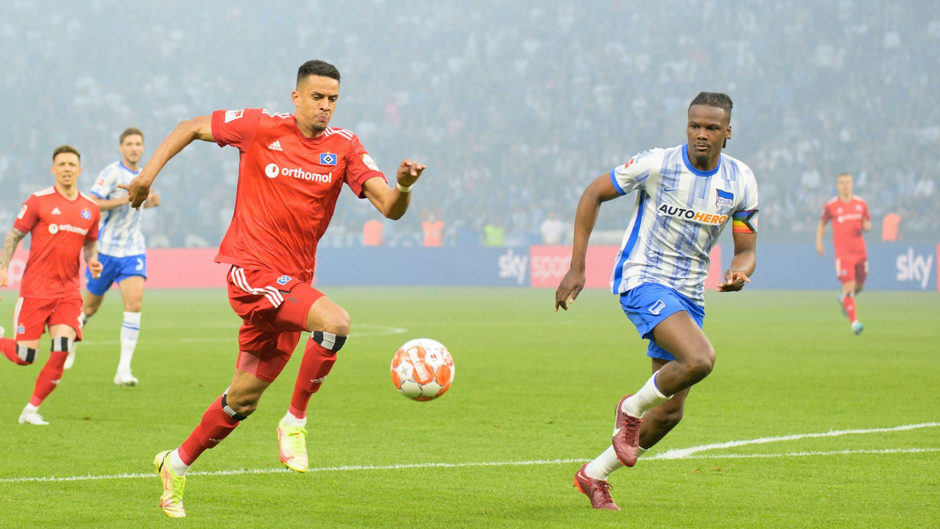 HSV-Stürmer Robert Glatzel, hier im Relegations-Duell gegen Hertha BSC, soll auf dem Radar des 1. FC Union sein.