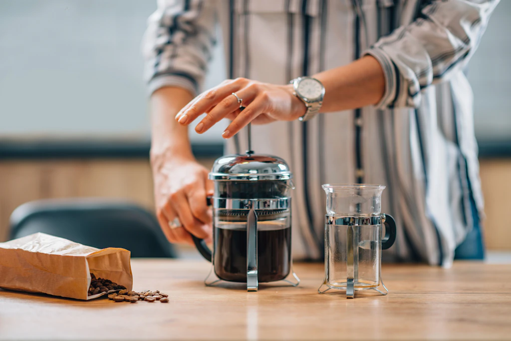 Darf man Kaffeesatz in die Spüle kippen? Ist Kaffeesatz wirklich gut als Dünger? Und für welche Pflanzen?
